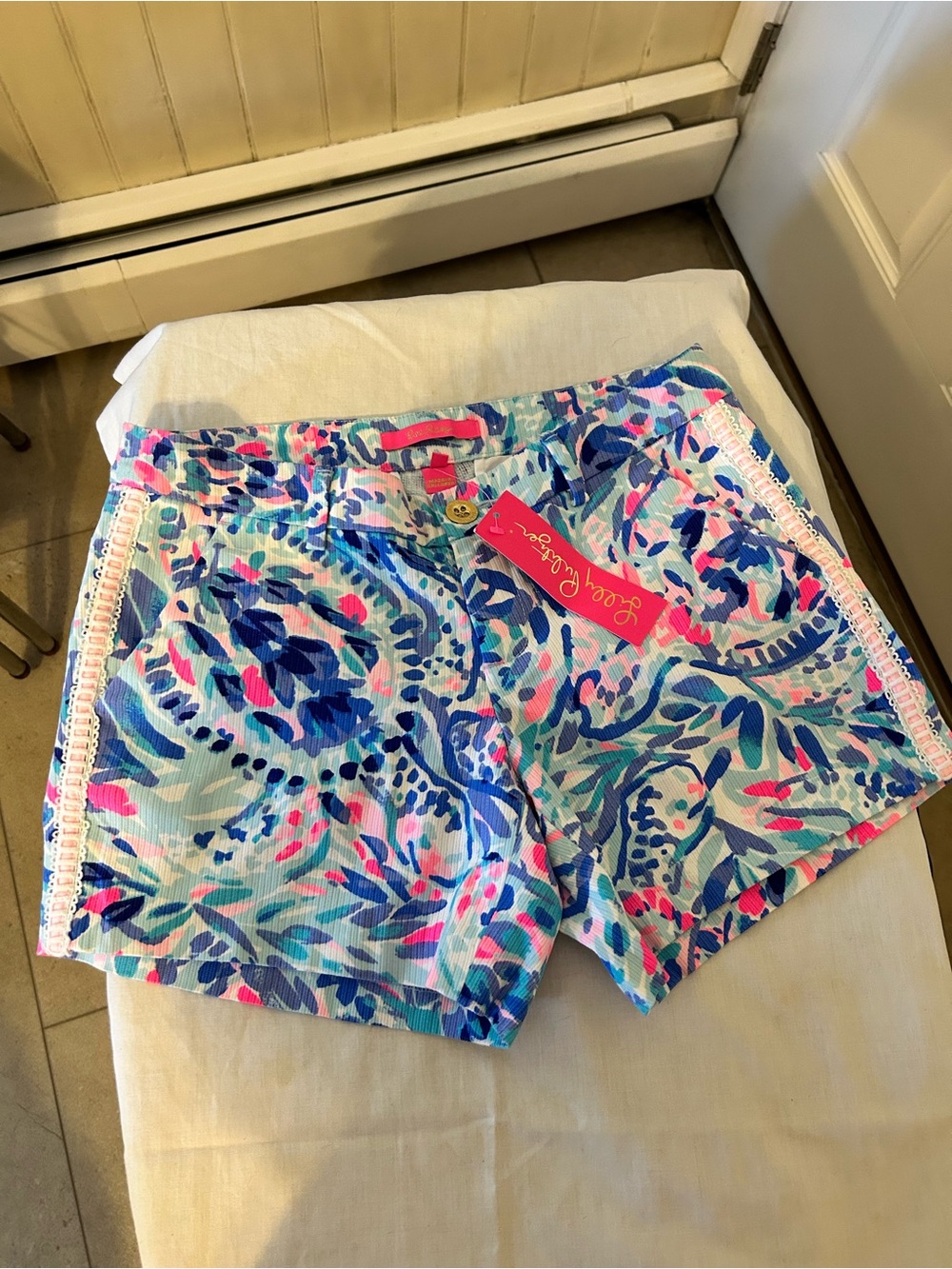 NWT Lilly Pulitzer Breakwater Tint Party Wave Callahan Shorts W/Side Lace/Size 2